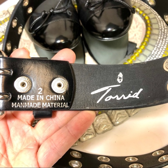 Women Torrid heavily tooled belt sz Large